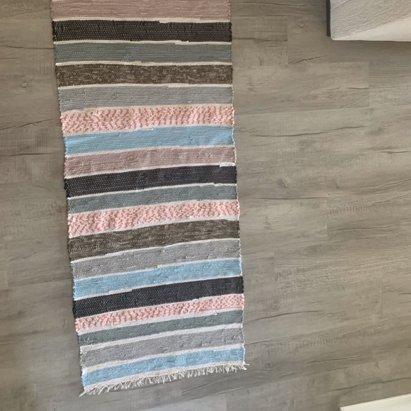 Runner. NWOT - Picture 10 of 10